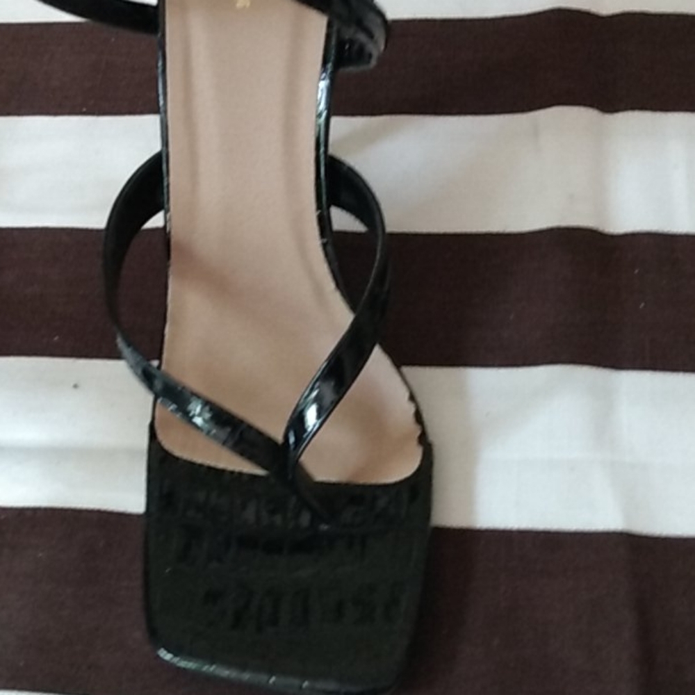 Shoes - Picture 6 of 9